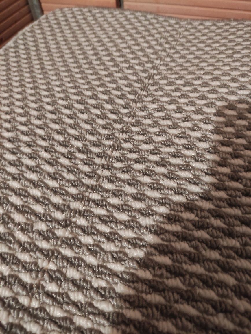 Nowy dywanik chodniczek