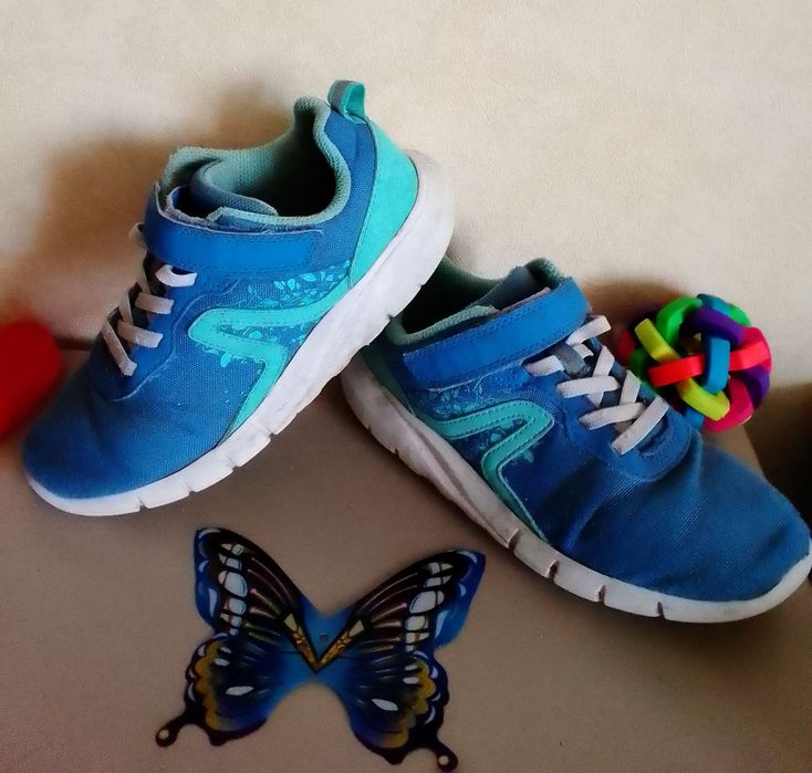 Свои фирменные детские кроссовки. Made in Turkey. Размер 32 (21.5 см).