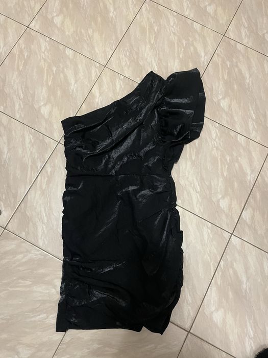 Сукня на одне плече