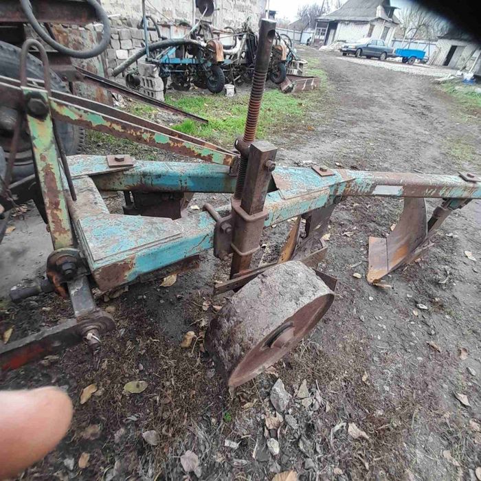 Пподам плуг трёх корпусной