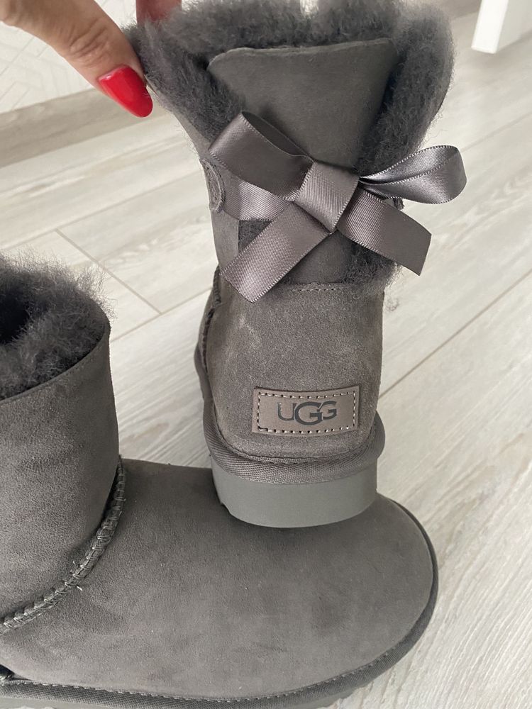 Женские короткие зимние сапоги UGG