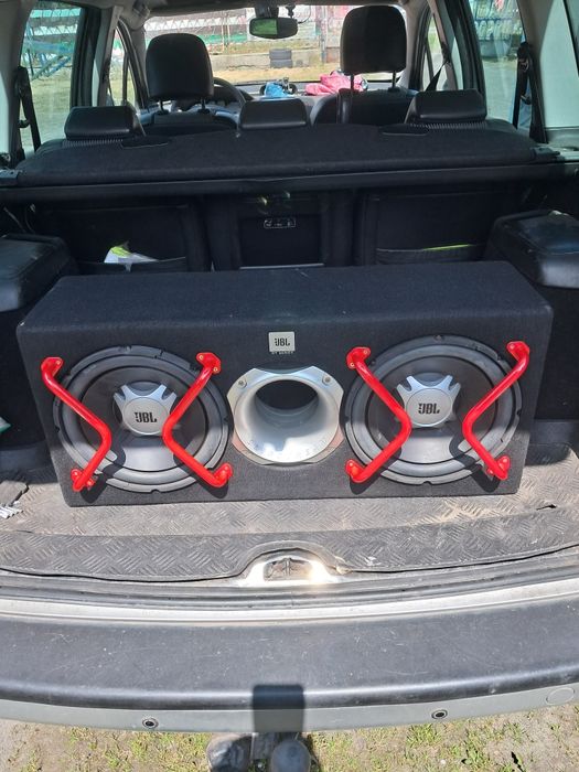 Subwoofer samochodowy JBL ze wzmacniaczem