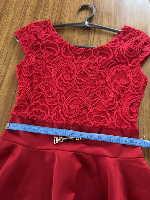 Сукня червона  гарна