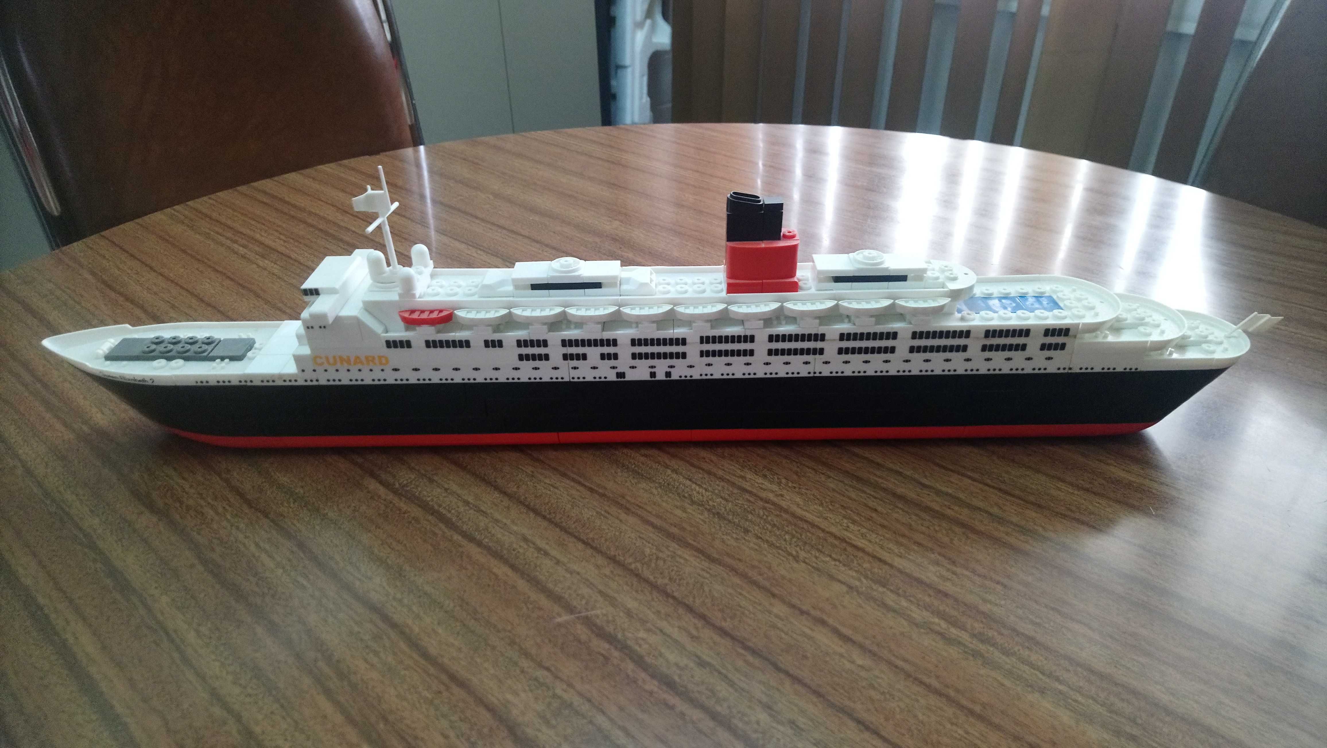 QE2 em LEGO (TENTE)