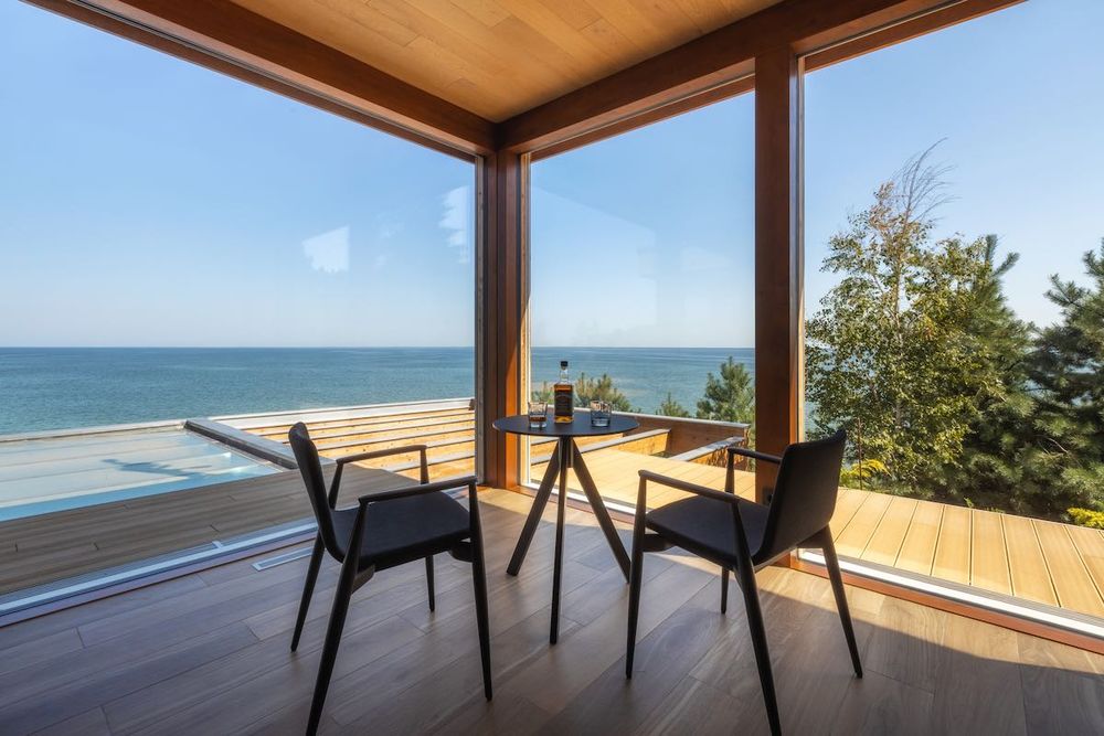 Дом-бункер Джеймса Бонда от KAGER на Киевском море за btc. Свой пляж!