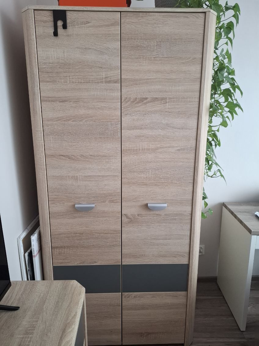 Szafa, komoda i szafka ubraniowa z kolekcji Yoop