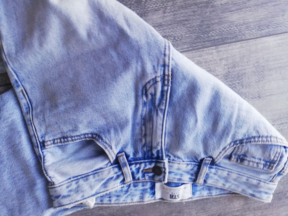 Jeansy Straight Stradivarius S