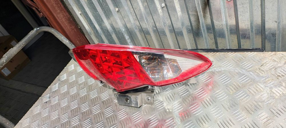 Sym GTS 125,250,300 Lampa tył.