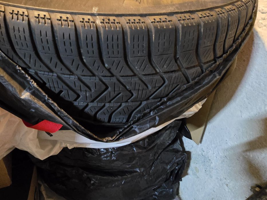 Felgi r17 z oponami Pirelli