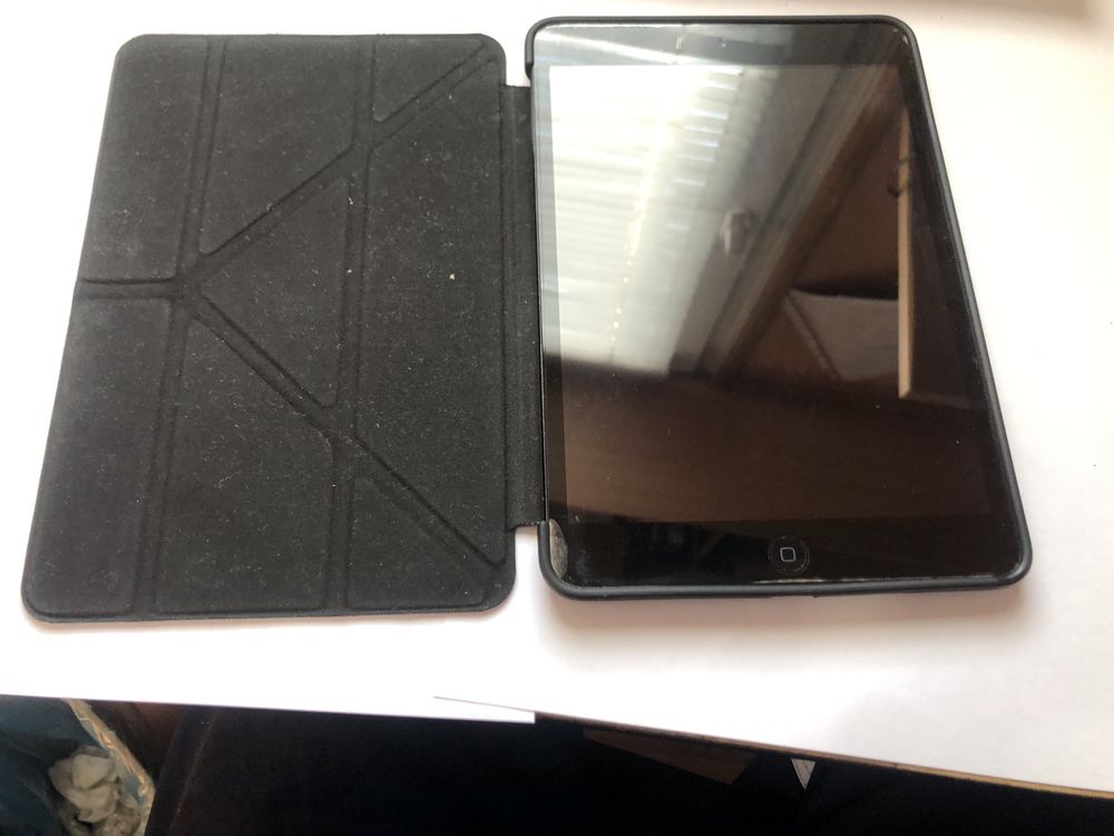 Планшети IPad mini A1432 та Assistant AP-712B