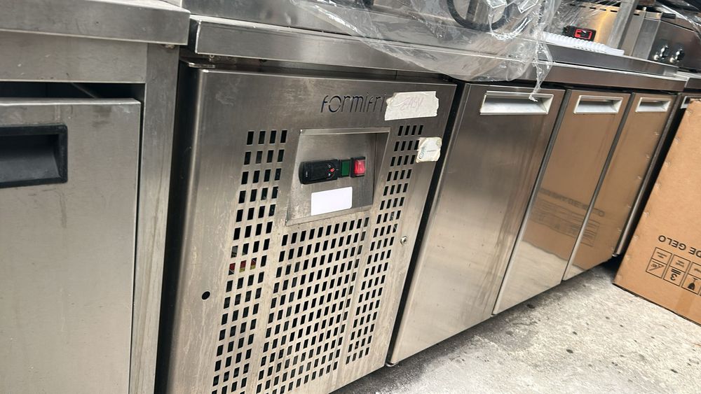 Bancadas Frio Inox com porta de vidro e porta inox , pretas  etc