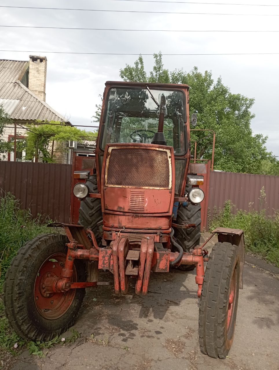 Трактор ЮМЗ-6 с опрыскиватель