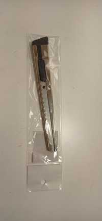 Nożyk metalowy biurowy LYRECO + 10 ostrze

KNIFE METAL W/1
