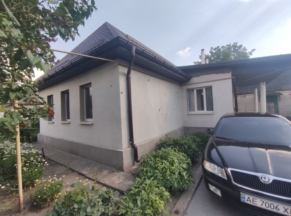 Продам гарний будинок в центрі Підгородного