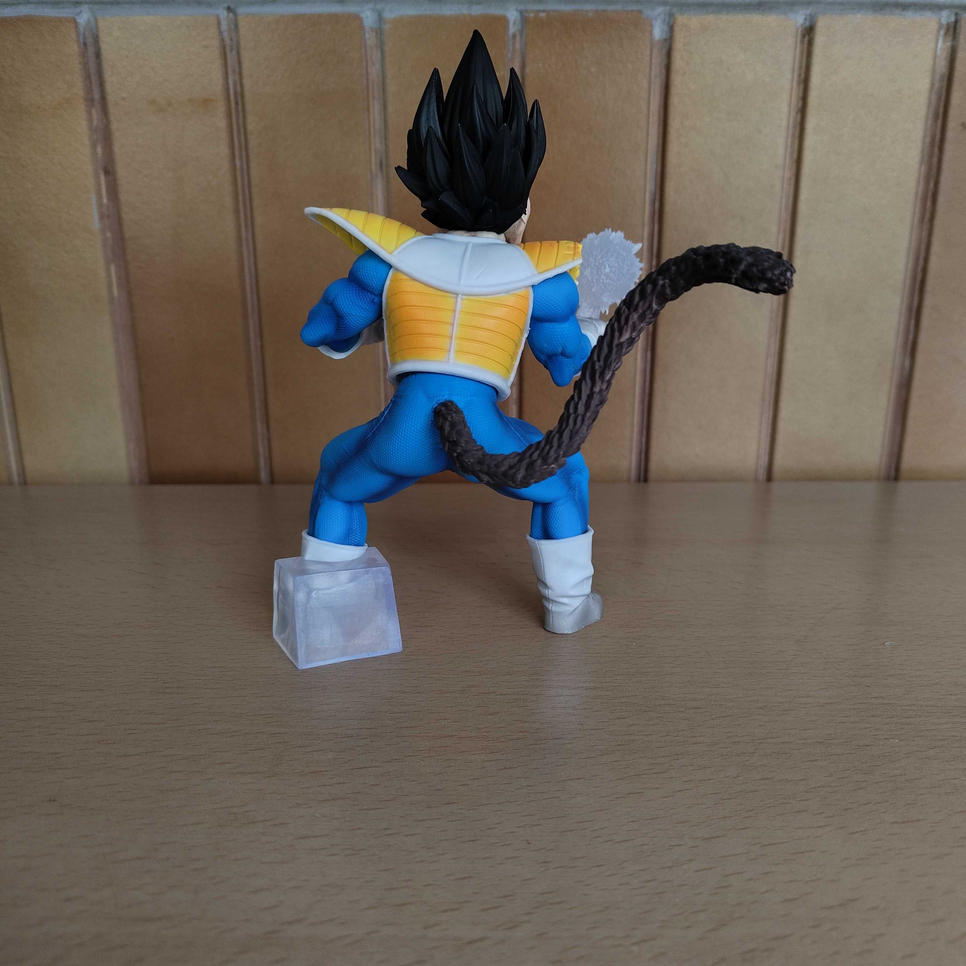 Figura Anime Dragon Ball Vegeta Lua 17cm