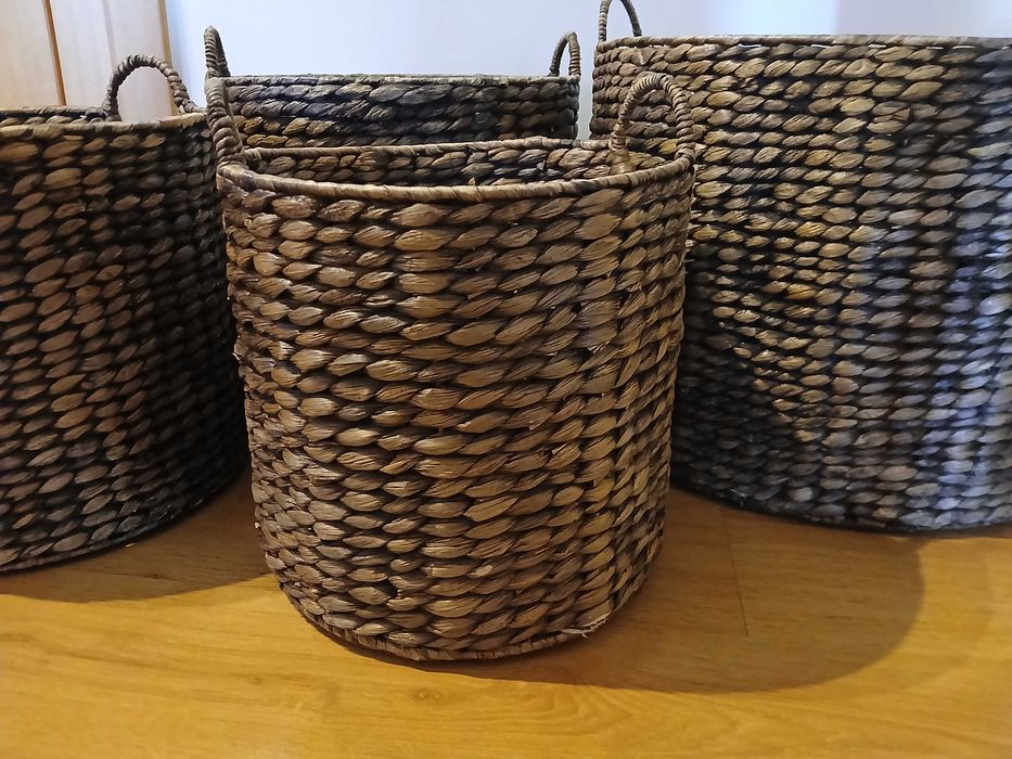 Cestos de palhinha escura