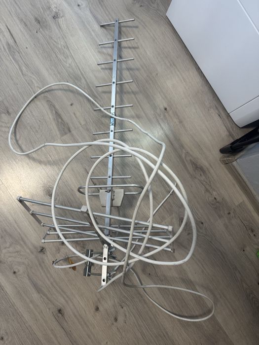 Sprzedam antene  z kablem około 10 metrów