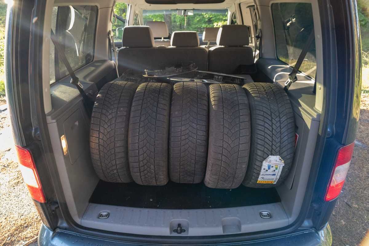 Volkswagen Caddy Maxi 1.9 TDI | 2010 | 7os | 2 komplety kół