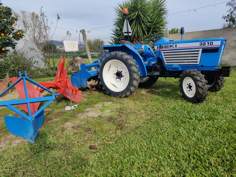 Trator e alfaias (matriculado)