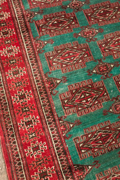 ręcznie tkany wełniany dywan w odcieniach zieleni