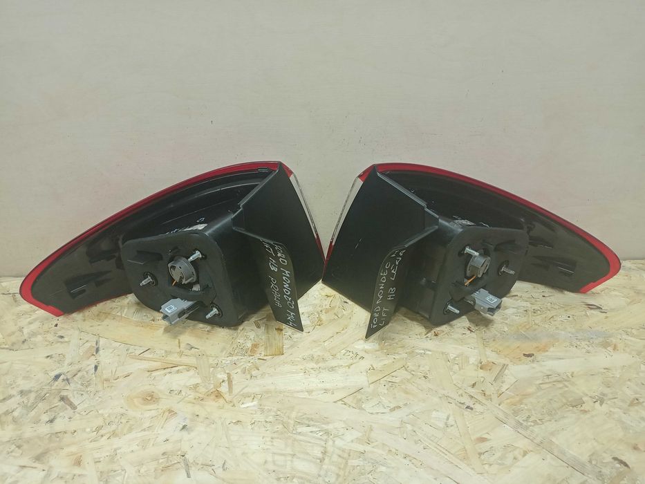 Ford Mondeo MK4 FL lift lampa prawa lewa hatchback tył tylna oryginał