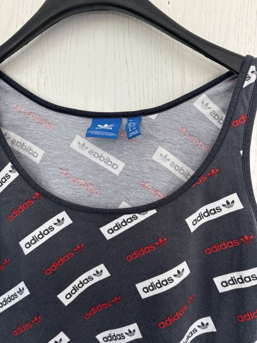 Kolorowa logowana koszulka sportowa adidas w bardzo dobrym stanie