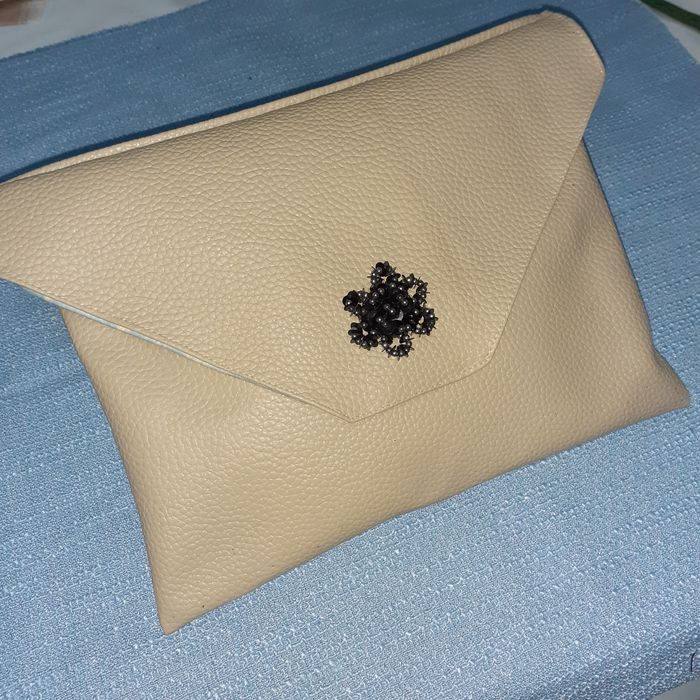 Pochete em  napa bege 30x23