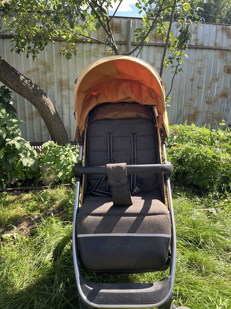Прогулянкова коляска Carrello Bravo