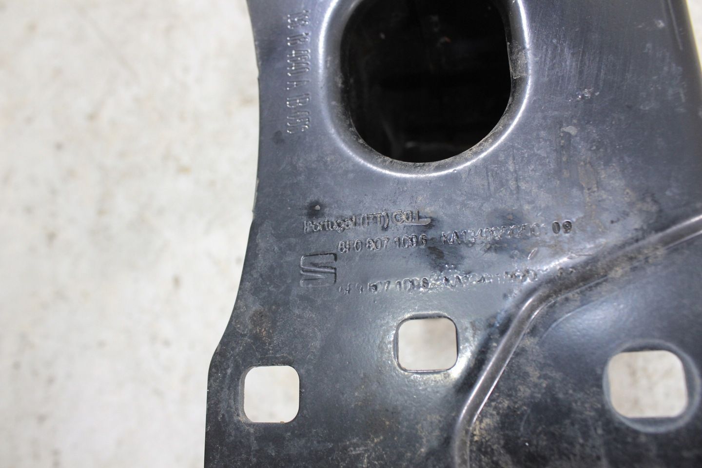 Seat Ibiza V 6F0 belka zderzaka przód 6F0807109G