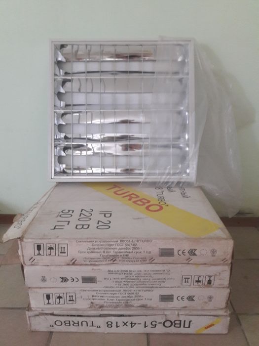 Люстри-ліхтарі люмінісцентний вбудований 60х60 новий...