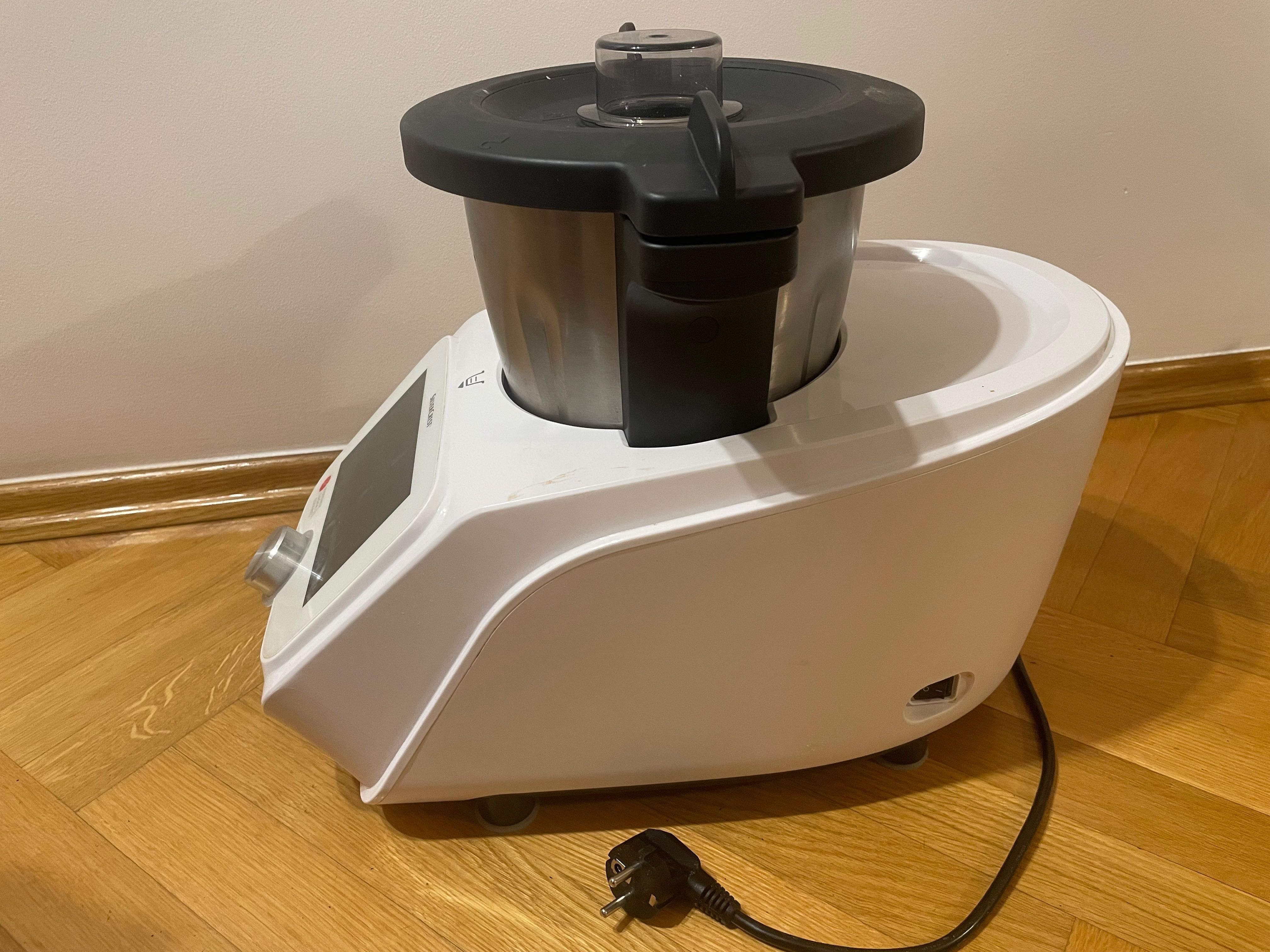 Wielofunkcyjny robot kuchenny Monsieur Cuisine Connect,1000 W+ akcesor