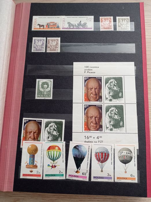 Klaser z kolekcją 496 dawnych znaczków