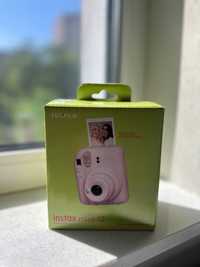 Instax mini 12 .