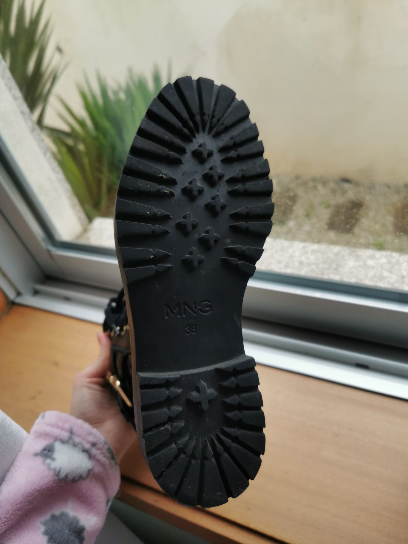 Botas mango em pele