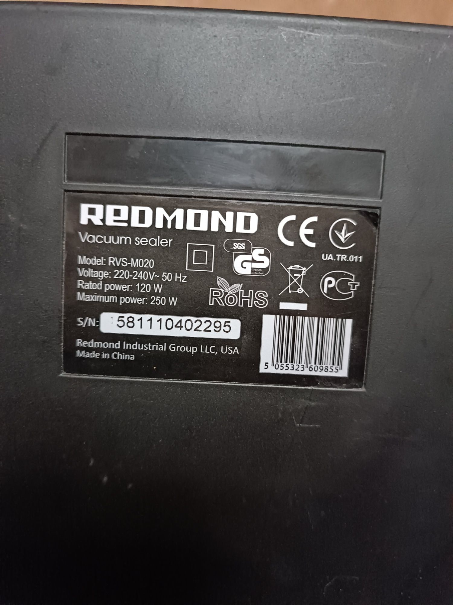 Вакуумный упаковщик REDMOND RVS-M020 Grey.