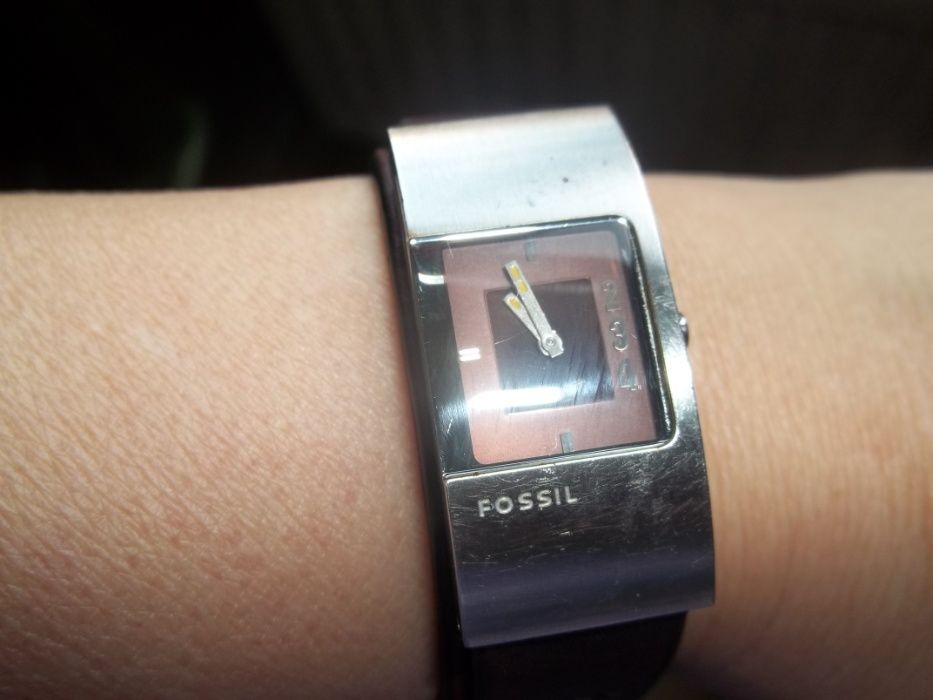 Amerykański zegarek Fossil genuine-leather JR9675