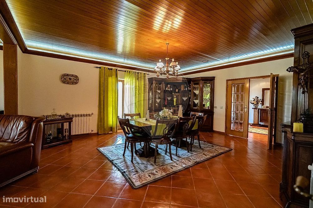 Moradia T5 para venda