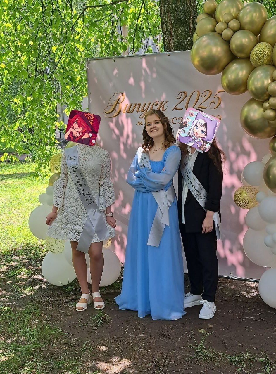 Одягалась блакитна сукня  всяго один раз