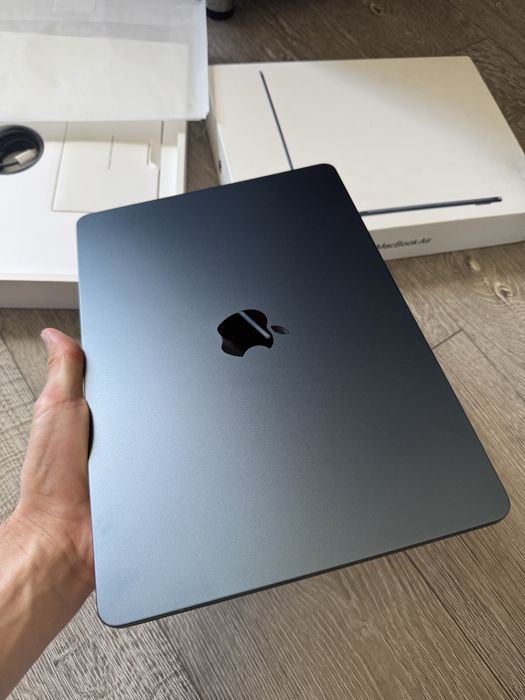 офіційний macbook air 13 M2 (2022) 88% акумулятор
