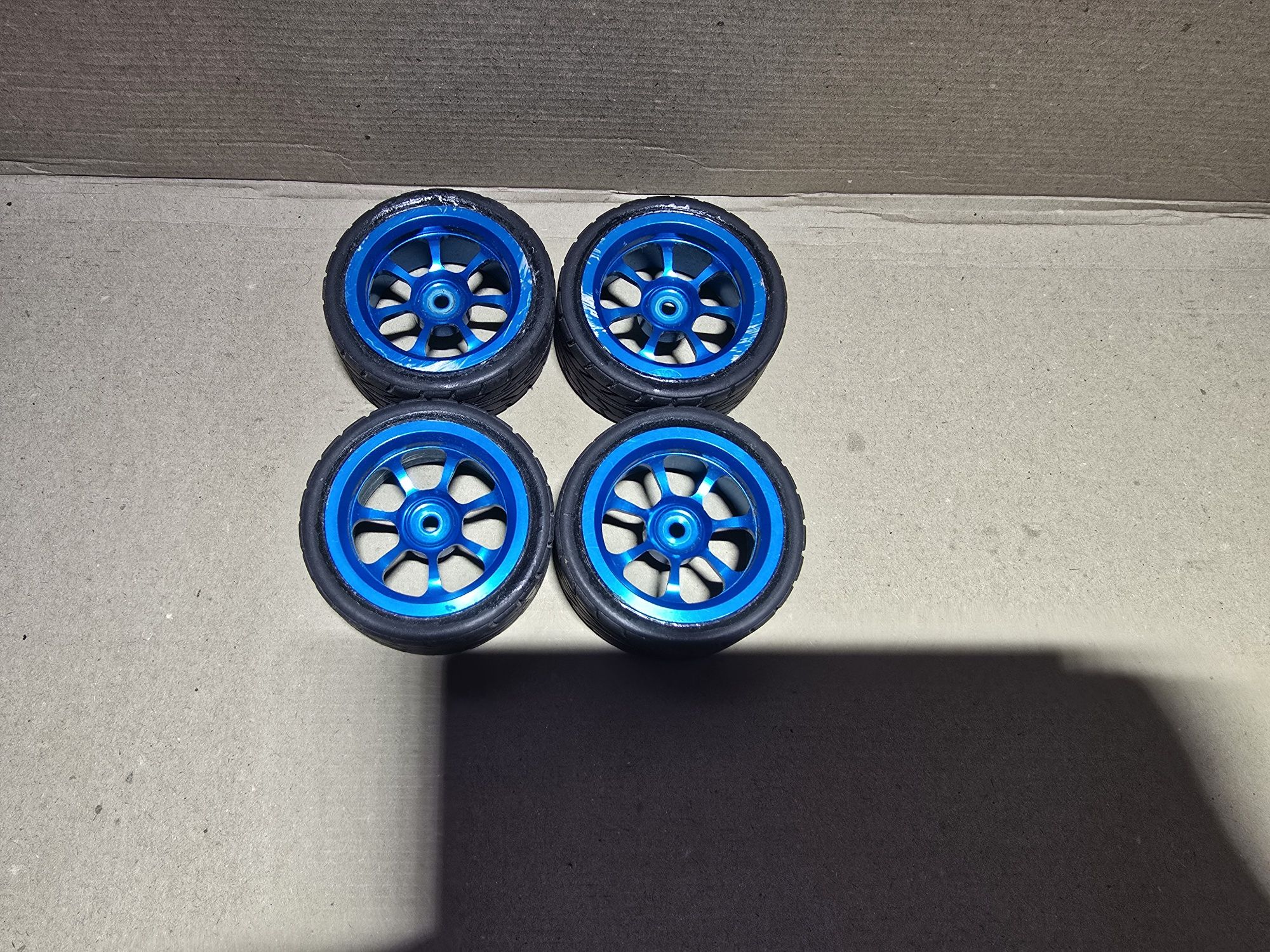 Kola rc 1:10 alu on road