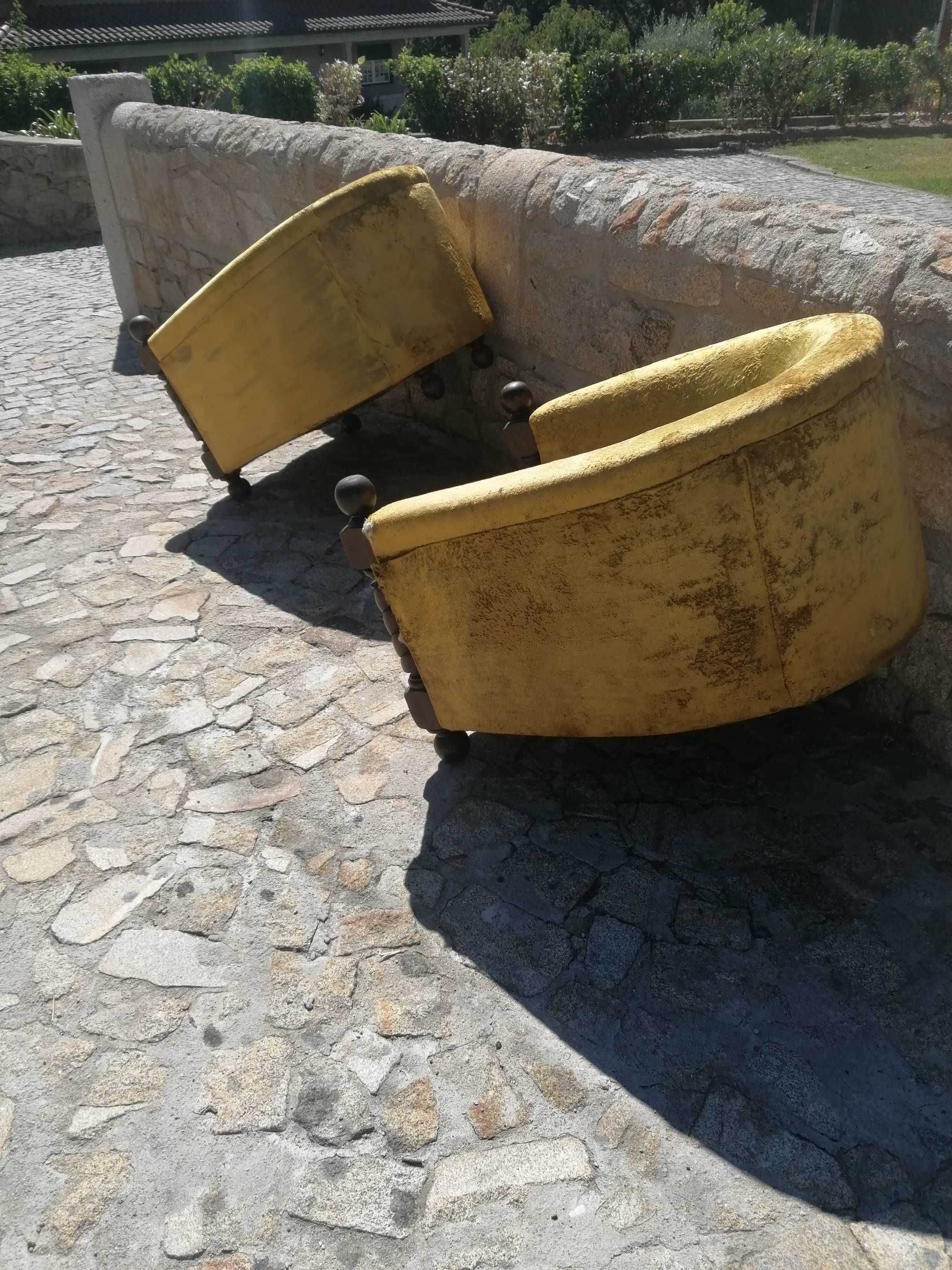 Dois Sofás para desocupar