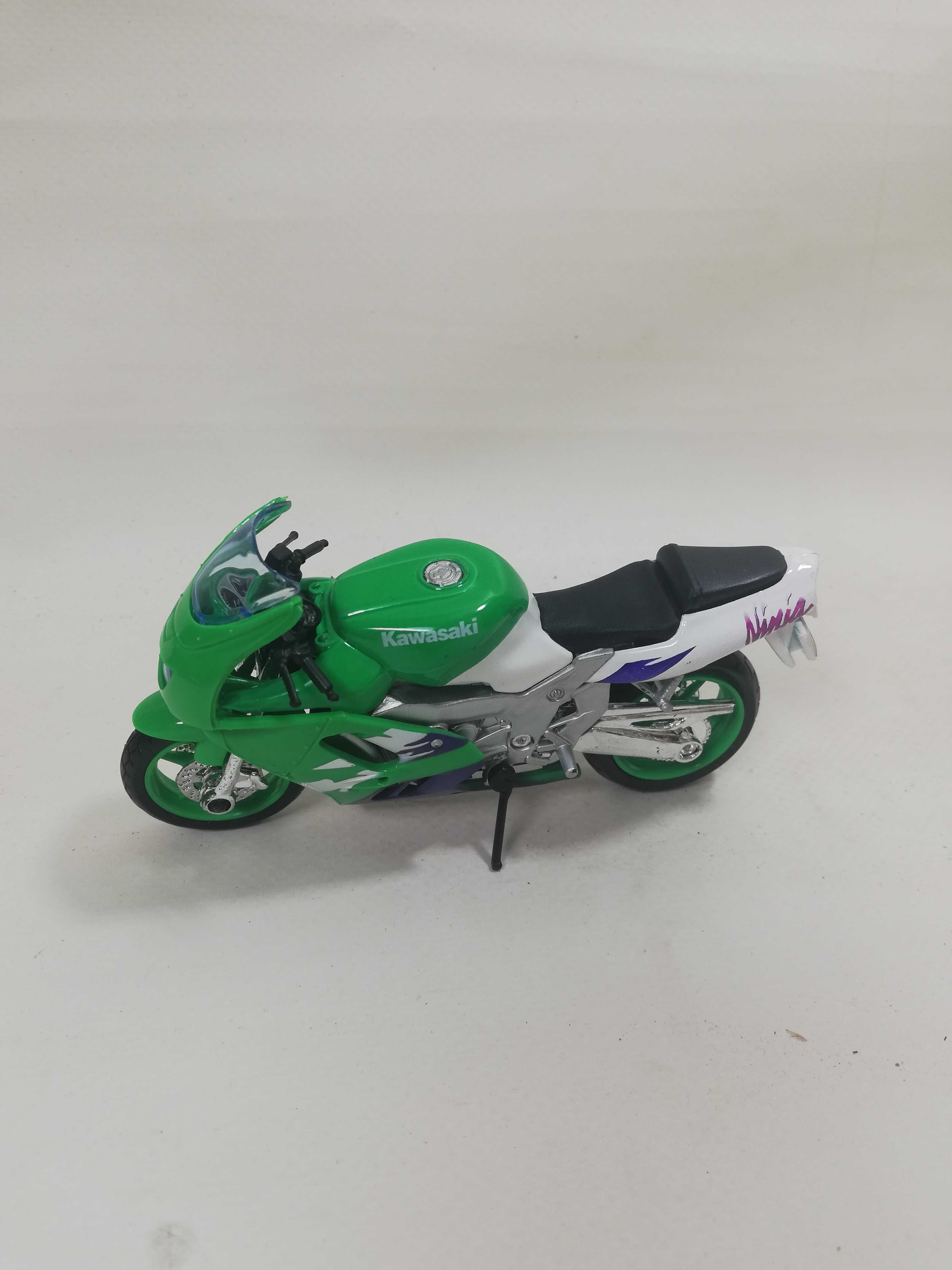 Kawasaki Ninja ZX-12R - Maisto 1:18