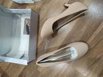 Nowe buty na niskim obcasie 38
