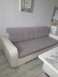 Szaro biała sofa z funkcją spania