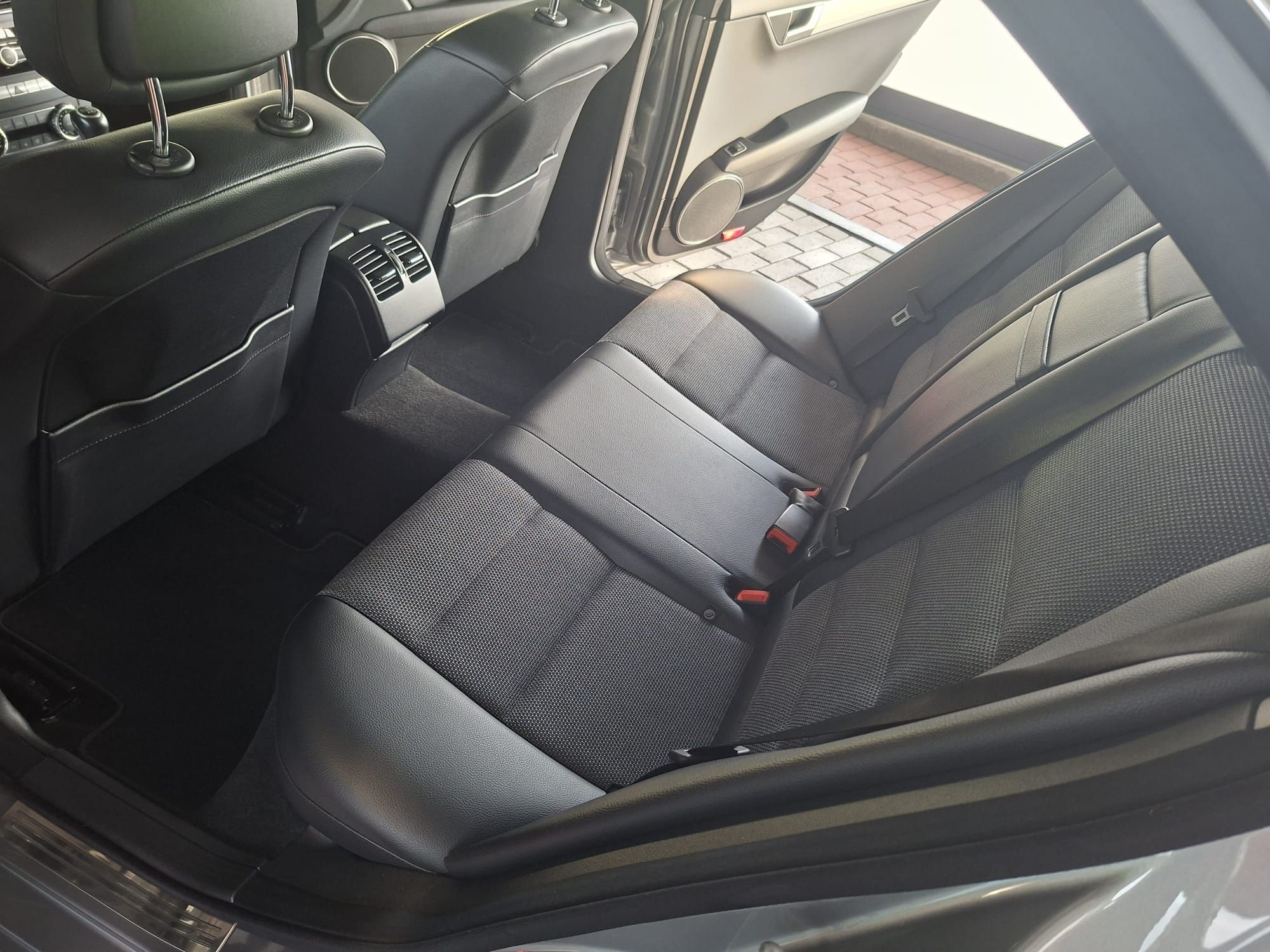 Mercedes-benz c220