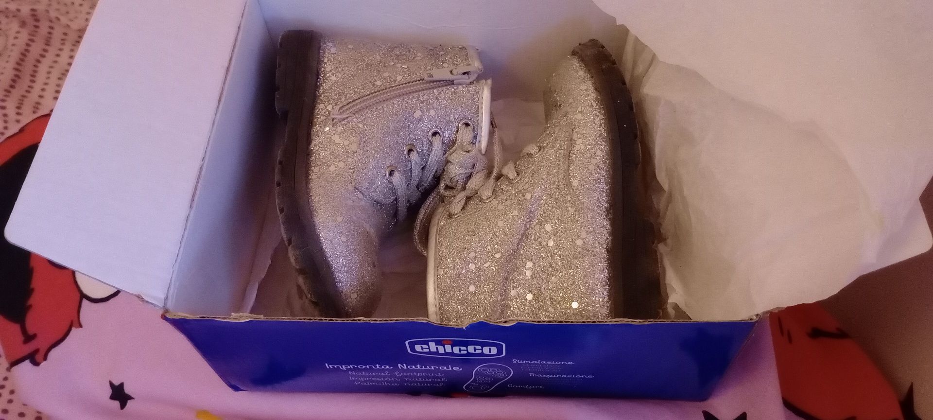 Chicco botas prateadas com pormenores brilhantes prateados