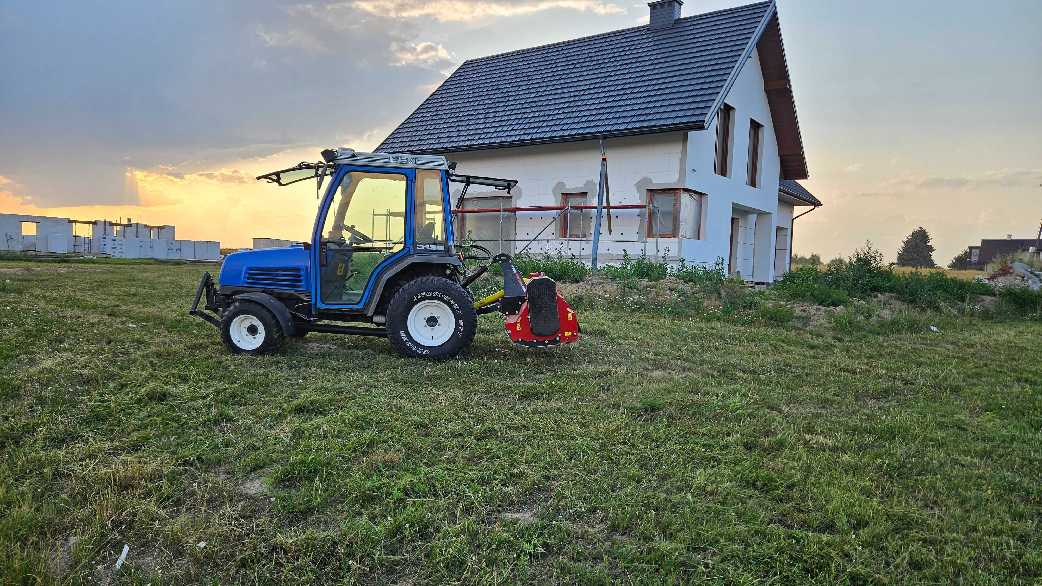 Koszenie działek,  nieużytków kosiarką bijakową.