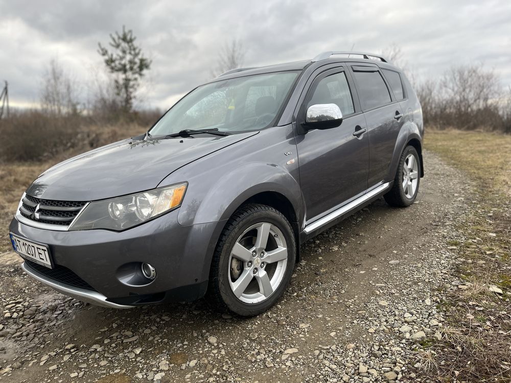 Mitsubishi Outlander XL