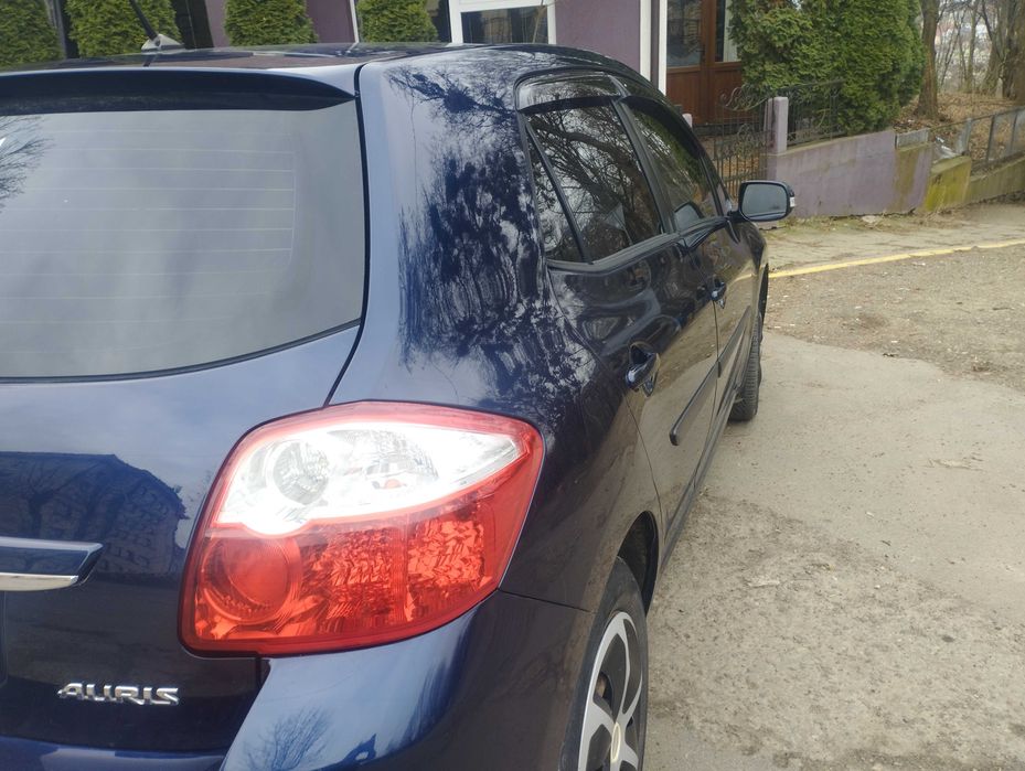 Гарний Auris Executive обслужений