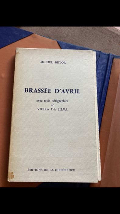 Livro com serigrafias de Vieira da Silva